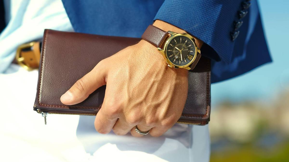 How a Signature Watch Enhances Your Personal Brand