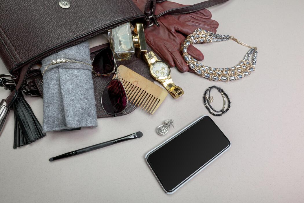 Building a Timeless Accessory Collection Without Overspending